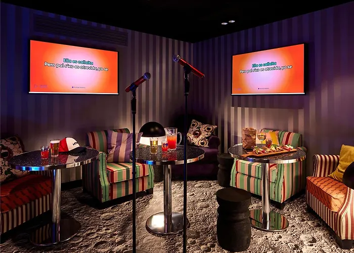 Отель Mama Shelter