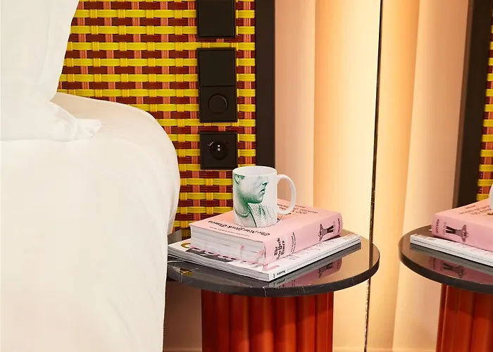 Отель Mama Shelter