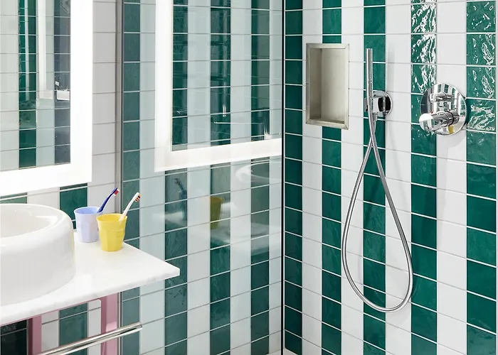 Отель Mama Shelter