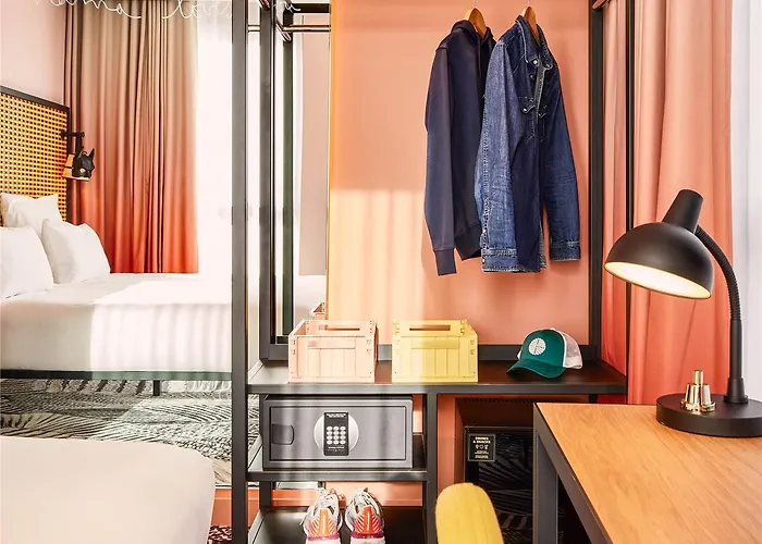 Отель Mama Shelter *