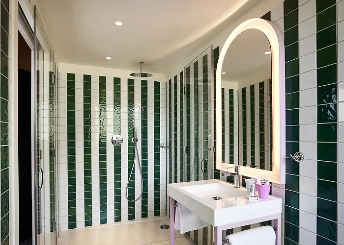 Отель Mama Shelter