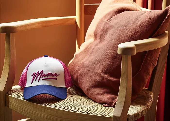 Отель Mama Shelter