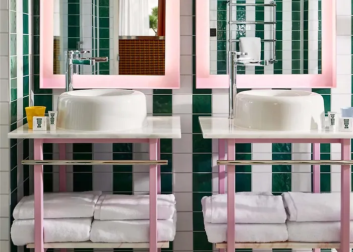 Mama Shelter Отель