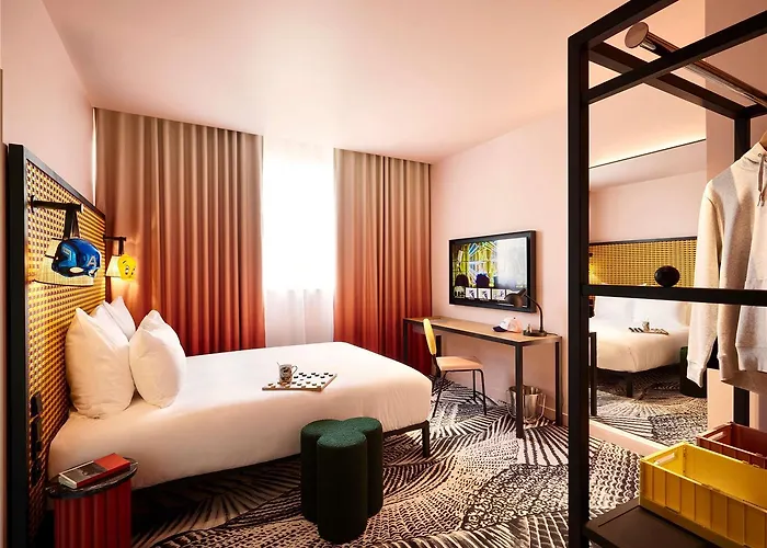 Отель Mama Shelter *